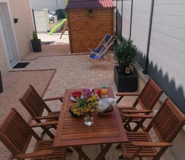 Laveyron Apartamento | Charmant appartement T2 dans villa avec en supplément spa extérieur de mai à septembre