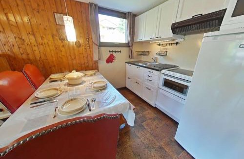 Le Grand-Bornand Apartamento | Charmant Appt 2 pièces + mezzanine, proche pistes, casier à ski, parking, cheminée, animaux ok - FR-1-241-167