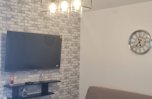 Livry-Gargan Apartamento | Charmant Appt 2 Pièces Cosy Jardin IDF Proche Parc des Expositions / Roissy CDG