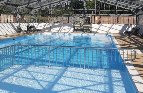 Guerande Chalet De Esquí | Charmant Chalet 3 Chambres avec Piscine Couverte à 10 min de la Plage de La Baule - FR-1-783-18