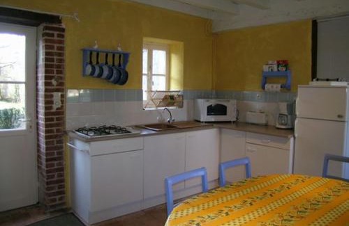 Le Veurdre Casa | Charmant gîte au château rénové, parc privé, 2 chambres, proche Nevers et circuit Magny Court - FR-1-489-163