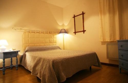 Le Veurdre Casa | Charmant gîte au château rénové, parc privé, 2 chambres, proche Nevers et circuit Magny Court - FR-1-489-163