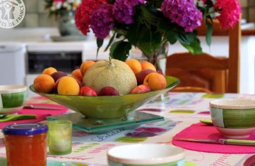 Bussieres Casa | Charmant gîte avec jardin, WiFi, animaux admis - FR-1-496-90