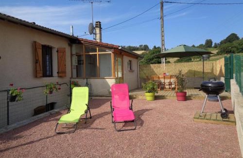 Saint-Marcel-dʼUrfe Casa | Charmant gîte à la ferme avec terrasse, proche Loire, Allier, Puy de Dôme, animaux bienvenus - FR-1-496-235
