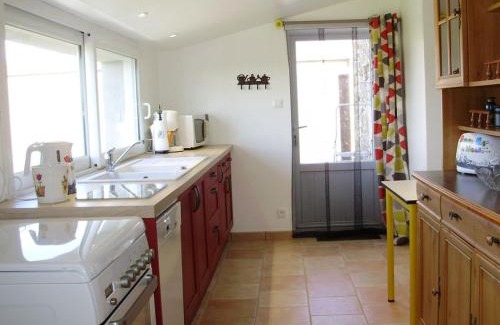 Vaire Casa | Charmant Gîte Rénové avec Jardin Privé, Cheminée et WiFi à Vairé, Vendée - FR-1-426-411