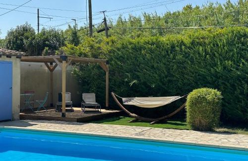 Tarascon Apartamento | CHARMANT LOGEMENT AVEC PISCINE EN PROVENCE au premier étage d une villa