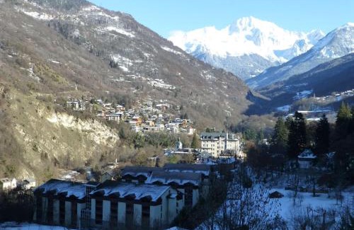 Brides-les-Bains Apartamento | Charmant studio avec balcon, WiFi et parking - 4 couchages - Brides-les-Bains - FR-1-512-59