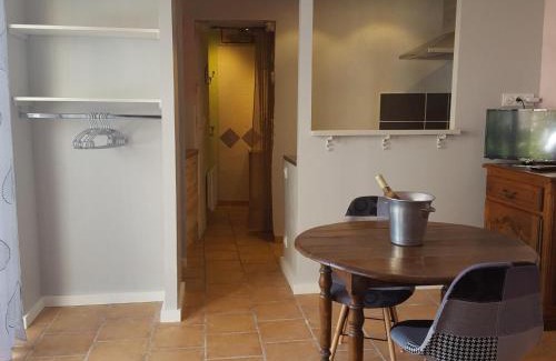 Pontlevoy Apartamento | Charmant Studio au Cœur de Pontlevoy avec Jardin, Parking et Ateliers Pâtisserie - FR-1-491-363