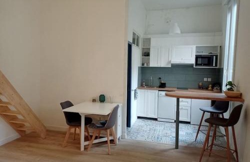 Nimes City Centre Apartamento | Charmant studio avec cour en centre-ville