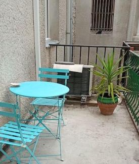 Nimes City Centre Apartamento | Charmant studio avec cour en centre-ville