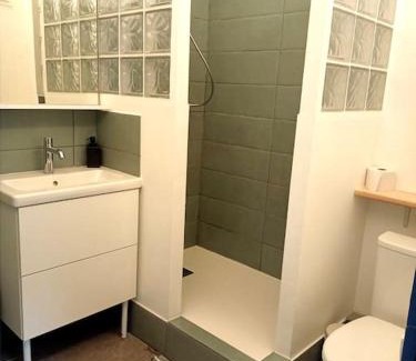 Nimes City Centre Apartamento | Charmant studio avec cour en centre-ville