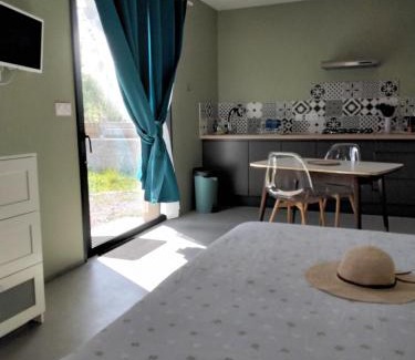 Ruoms Casa | Charmant Studio climatisé 200m Voie verte, 500m des commerces