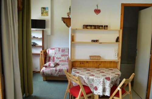Montchavin Apartamento | Charmant Studio Montchavin - Terrasse, Proche Pistes et Commerces, Parking Gratuit - FR-1-329-57