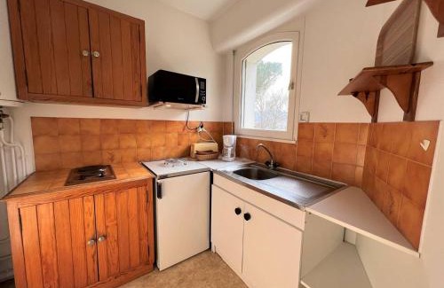 Cambo-les-Bains Apartamento | Charmant T1 Bis à Cambo-les-Bains avec balcon, ascenseur et parking - FR-1-495-31