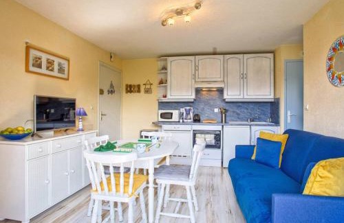Le Home Apartamento | Charmant T2 à 300m de la plage en Normandie – Balcon, parking et local vélo inclus - FR-1-788-21