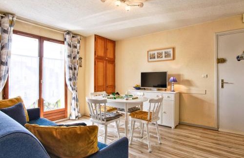 Le Home Apartamento | Charmant T2 à 300m de la plage en Normandie – Balcon, parking et local vélo inclus - FR-1-788-21