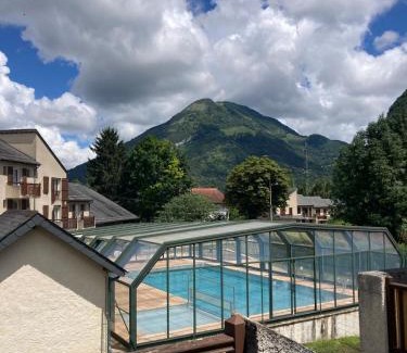 Bielle Apartamento | Charmant T2 au pied des montagnes avec balcon et piscine