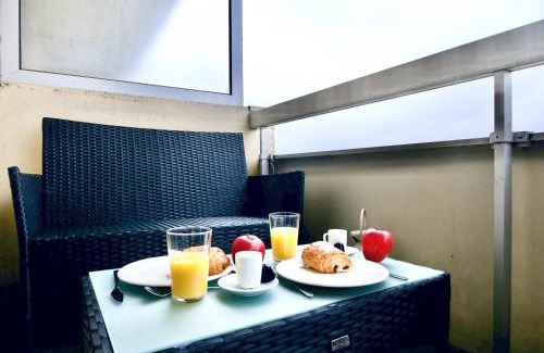 Saint-Cyr-l'Ecole Apartamento | Charmant T2 avec Terrasse - Gare à 100m et parking gratuit