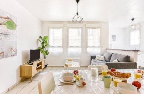 Saint-Cyr-l'Ecole Apartamento | Charmant T2 avec Terrasse - Gare à 100m et parking gratuit