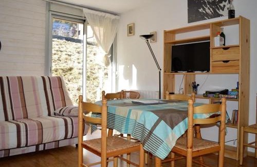 Les Angles Apartamento | Charmant T2 Cabine au Centre des Angles avec Parking, Wi-Fi et Casier à Skis - FR-1-593-33