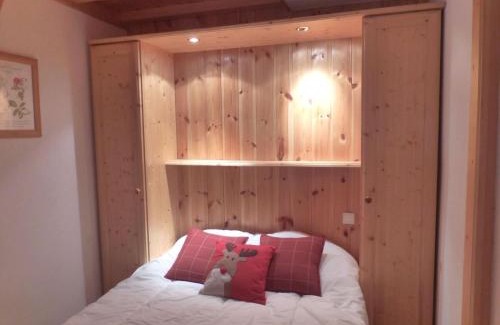 Meribel Apartamento | Charmant T2 cabine pour 4 près du centre et commerces à Méribel, parking inclus - FR-1-411-677
