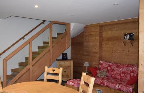 Pralognan-la-Vanoise Chalet De Esquí | Charmante grange rénovée, 4 pers, proche Pralognan, balcon, poêle à bois, randonnées et navette ski - FR-1-464-230