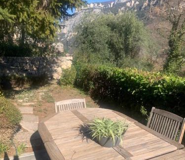 Pont du Loup Apartamento | Charmante maison avec piscine