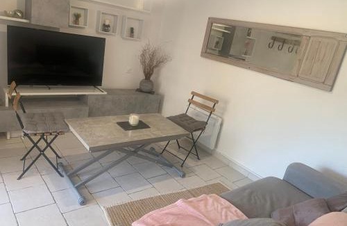 Pont du Loup Apartamento | Charmante maison avec piscine