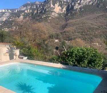 Pont du Loup Apartamento | Charmante maison avec piscine