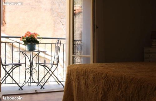 Saint-Thibery Casa | CHARMANTE MAISON - Meublé de Tourisme 2 étoiles "LOURECANTOU"