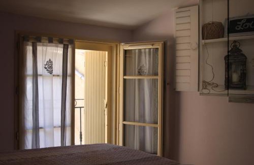 Saint-Thibery Casa | CHARMANTE MAISON - Meublé de Tourisme 2 étoiles "LOURECANTOU"