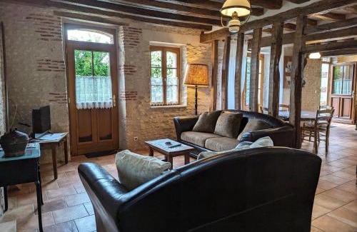 Lorcy Casa | Charmante Maison Rurale avec Terrasse Privative, Proche A.77 et A.19, entre Gâtinais et Fontainebleau - FR-1-590-58