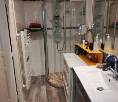 Villemomble Apartamento | Charmante petite maison à 15 min de Paris