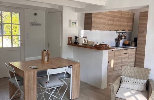 L'Epine Casa | Charmante Petite Maison au Calme D'une Belle Impasse à 5mn de la Plage