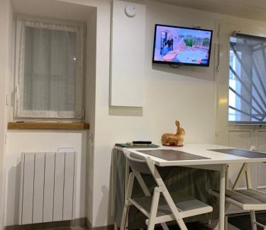 Satillieu Casa | Charmante petite maison en pierre, avec accès autonome