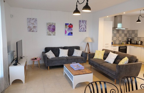 Manosque Villa | Charmante Villa Lamoureuse Avec Piscine Privée et Jolies Vues