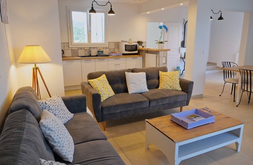 Manosque Villa | Charmante Villa Lamoureuse Avec Piscine Privée et Jolies Vues
