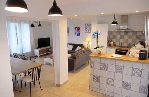 Manosque Villa | Charmante Villa Lamoureuse Avec Piscine Privée et Jolies Vues