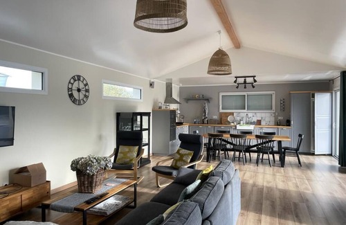 Hourtin Villa | Charme et Détente : Villa Avec Piscine Près du lac