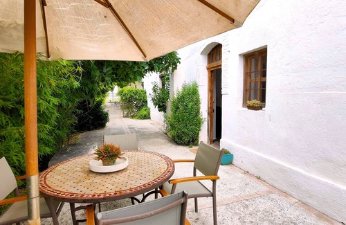 Churriana de la Vega Casa | Casa rural con encanto y piscina a 3 km de la ciudad de Granada. Aparcamiento