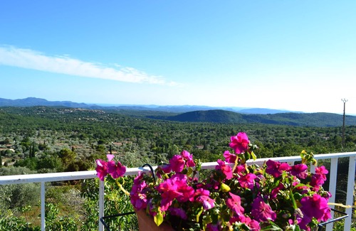Saint-Cezaire-sur-Siagne Villa | Amplia villa con piscina y vistas