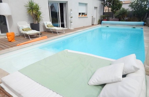 Villeneuve-les-Maguelone Casa | Charming villa with pool near the beach