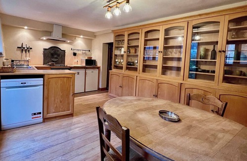 Mauzac-et-Grand-Castang Casa | Charming house for 14, pool and indoor hottub
