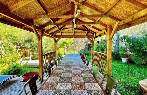Mauzac-et-Grand-Castang Casa | Charming house for 14, pool and indoor hottub