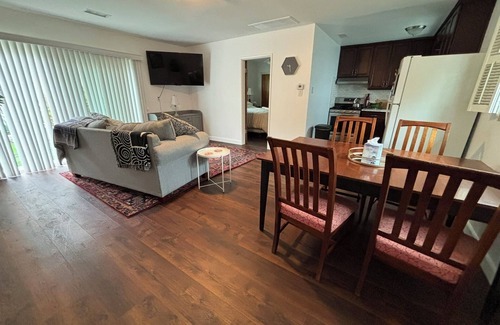 Los Cerritos Casa | Charming 1-Bd house with WiFi and AC in Bixby Knolls/Virginia Country Club