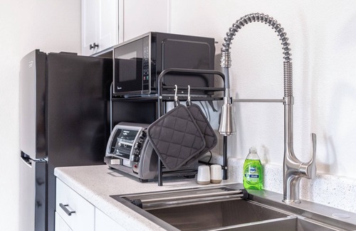 Briargate Casa | Charming 1-bdrm walkout basement suite with AC, WiFi in lovely Colorado Springs