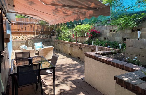 Northpoint Apartamento | Charming 1-bdrm apartmt, 2 beds 3m to Bethel 1m to 5 w/private garden patio