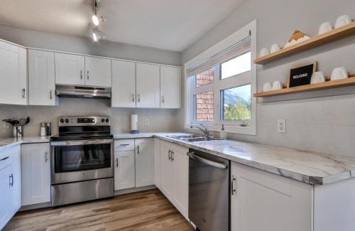 Canmore Apartamento | CHARMING 1 Bdrm plus loft with VIEWS managed by Little Sister Getaways
