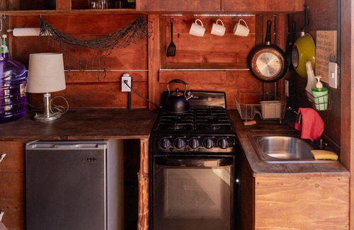 La Fortuna Cabina | Charming 1-bedroom Tiny Home in La Fortuna with WiFi & steps away from the beach