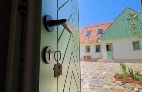 Porumbacu de Jos Apartamento | Charming 1-Bedroom Apartment
